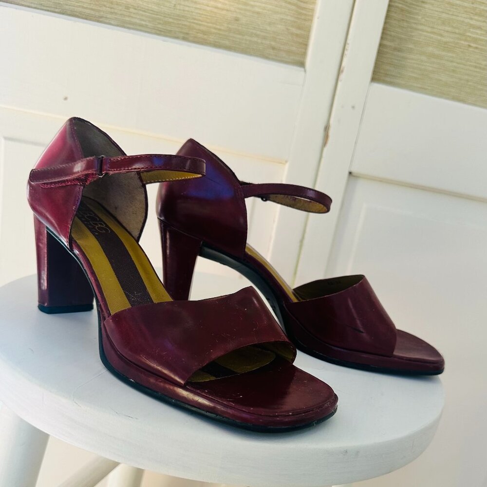 Vintage BCBGMaxAzria Burgundy Leather Block Heel Sandals Y2K Size 7 Deep Red